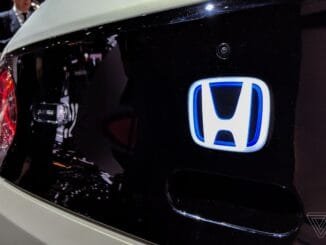 Honda Legend Sedan Kendi Kendini Sürebilecek!